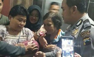 KISAH UNIK: Lahir di Asrama Haji, Bayi Relawan Pernikahan Kahiyang Dinamai Jokowi