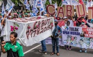 Foto Demo Buruh di Gubernuran Jateng