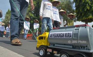 Foto Demo Warga Kudus Jaga Gunung Muria