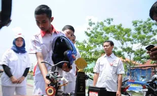 KISAH INSPIRATIF : Keren! Helm Buatan Siswa SMK di Brebes Ini Bisa Buat Mesin Motor Mati