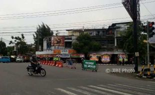 JOKOWI MANTU : Jalan Depan Graha Saba Buana Solo Ditutup Jelang Midodareni