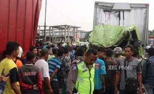 KECELAKAAN KUDUS : Korban Tewas Tabrakan 2 Truk Boks Tambah