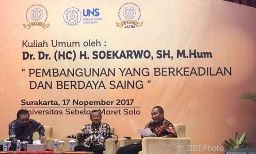 KULIAH UMUM UNS SOLO : Gubernur Jatim Soekarwo Ungkap Kriteria Pemimpin yang Baik