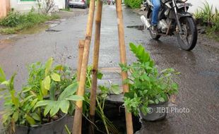 Wah, Jalan Ambles di Pengok Belum Bisa Diperbaiki