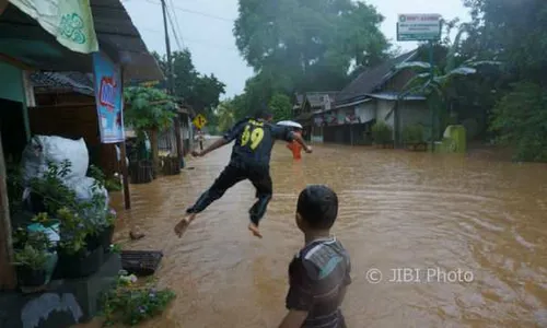 Ratusan Warga Korban Banjir Terserang ISPA