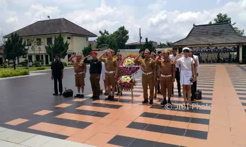 Karyawan Lynn Hotel Ziarah ke Taman Makam Pahlawan