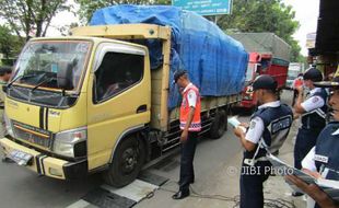 Puluhan Angkutan Barang Terjaring Razia di Jalan Jogja-Solo