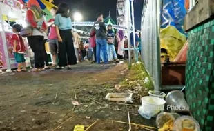 Pengunjung Keluhkan Pasar Malam Sekaten Becek dan Kotor