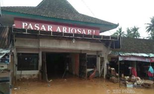 BENCANA PACITAN : Harga Kebutuhan Pokok di Pasar Arjosari Meroket Pascabanjir