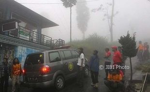 Pencarian 2 Pendaki Merapi Tersesat Dihentikan karena Cuaca Buruk