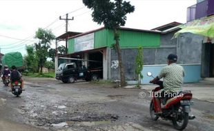 INFRASTRUKTUR BOYOLALI : Setahun Lebih Jalan Penghubung Ngemplak-Solo Dibiarkan Rusak