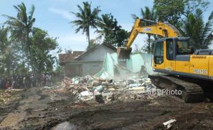 Warga Korban Bandara Ingin Dirikan Tenda di Bekas Rumah Mereka yang Dibongkar