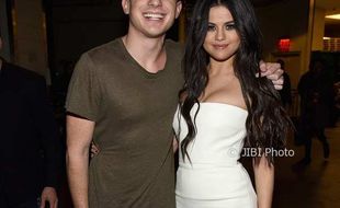 Charlie Puth Kisahkan Perjuangan Kolaborasi Bareng Selena Gomez