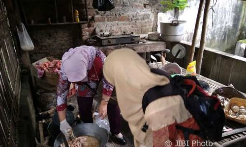 Sampel Jeroan Bangkai Anjing dan Ayam Tiren Diperiksa di Laboratorium