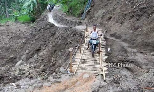 Warga Tegalrejo Dihantui Longsor Susulan