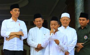 Puisi Santri Pondok Tremas Pacitan, Jokowi Disebut "Khalifah Kami"