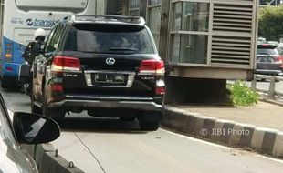 Pajak Mobil Lexus B 1 UNO Penerobos Busway Mati Sejak 2015, Ini Pemiliknya