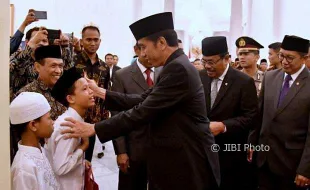 Jokowi Peringati Maulid Nabi Bersama Anak Yatim Piatu di Bogor