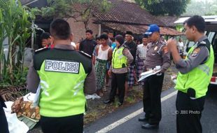 Nenek dan Cucu Meninggal Tertabrak Saat Hendak ke Pantai Bugel