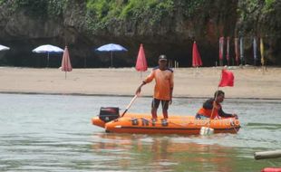 20 Anggota SAR Dikerahkan Cari Wisatawan yang Hilang di Pantai Baron