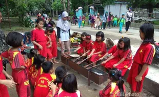 WISATA SOLO : Seru, TSTJ Gelar Festival Bakar Ikan Bersama Anak Sekolah