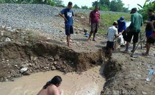 BANJIR MADIUN : Ada Proyek Double Track KA, 75 Rumah di Desa Dimong Kebanjiran