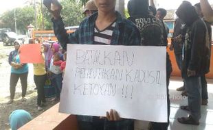 DEMO BOYOLALI : Warga Ketoyan Wonosegoro Berunjuk Rasa Tolak Pelantikan Kadus II