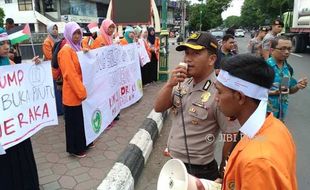 DEMO SRAGEN : Mahasiswa STIT Madina Sragen Kecam Donald Trump terkait Yerusalem