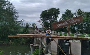 BANJIR KLATEN : Penyangga Jembatan Ngoreyan Gantiwarno Putus, Truk Dilarang Lewat!