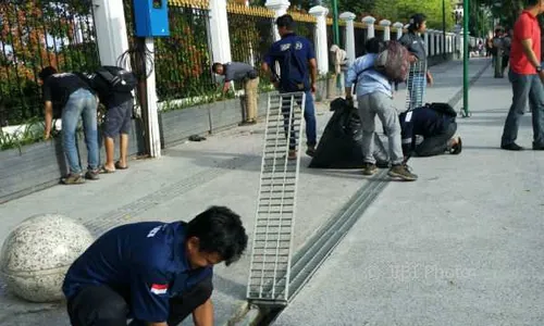 Mahasiswa STTNAS dan EMCI Gelar Bersih-Bersih Malioboro