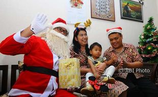 Asal-usul Santa Claus dalam Perayaan Natal dengan Berbagi Hadiah