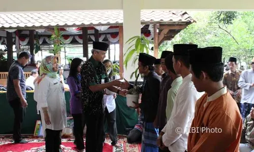 Gubernur Jateng Ganjar Pranowo Dorong Santri Kuasai Sektor Pertanian