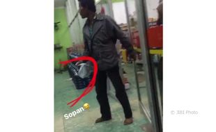 Lepas Sandal saat Belanja di Minimarket, Pria Ini Viral