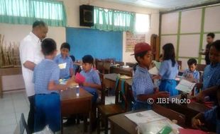 PENDIDIKAN SEMARANG : Kisah Para Guru Mengajar di Kampung Pengemis