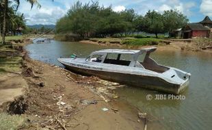 BENCANA PACITAN : Muncul 3 Sungai Baru di Pantai Teleng Ria Akibat Banjir Bandang