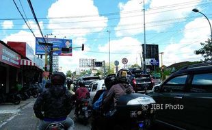 LIBUR AKHIR TAHUN : Cuaca Cerah, Jalur Masuk Jogja Melalui Jalan Magelang Macet