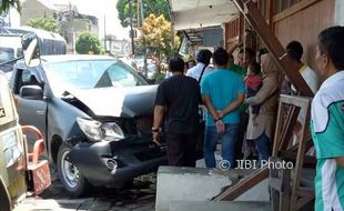 KECELAKAAN WONOGIRI : Mobil Berhenti Mendadak Picu Tabrakan Karambol di Gunung Giri