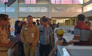 PASAR TRADISIONAL BATANG : Pasar Baru Batang Siap Beroperasi, Bupati Batang Sidak Kesiapan