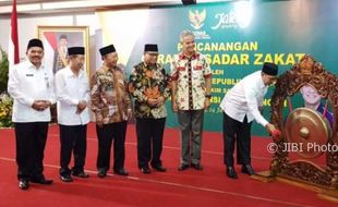 ZAKAT JATENG : Di Hadapan Gubernur Jawa Tengah, Gerakan Sadar Zakat Dicanangkan