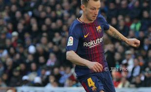 TRANSFER PEMAIN : Komentari Perekrutan Coutinho, Rakitic: Kemahalan!