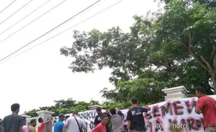 Dipecat Pemkab, PHL Bantul Segel Stadion Sultan Agung