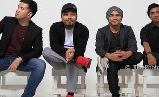 TAHUN BARU 2018 : Konser Terakhir Bareng Is di Salatiga, Payung Teduh Diapresiasi Wali Kota