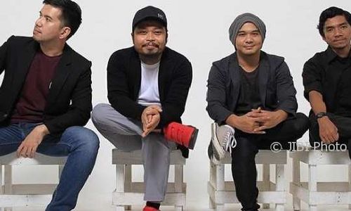 Lirik Lagu Renung - Payung Teduh