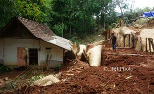 Jadi Korban Tanah Ambles, Warga di Gunungkidul Tuntut Pemerintah