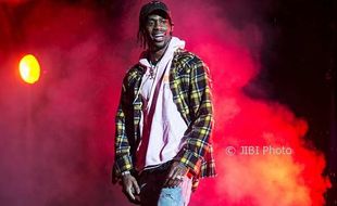 Travis Scott Belajar Mengurus Bayi