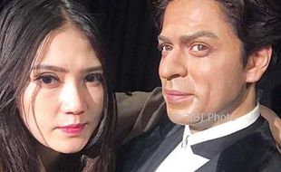 INSTAGRAM ARTIS: Via Vallen Selfie Bareng Shahrukh Khan?