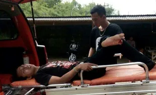 Jari Kaki Wisatawan Ini Terjepit di Pantai Nguyahan