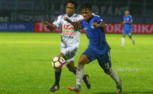 FOTO PIALA PRESIDEN 2018 : Tak Surut Semangat PSIS Semarang