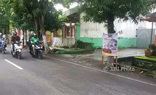 PILKADA MADIUN 2018 : 150 Banner Yusuf Rohana-Bambang Wahyudi Dicopot Satpol PP