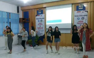 Pelajar Korea Belajar di SMP-SMA Internasional Budi Mulia Dua